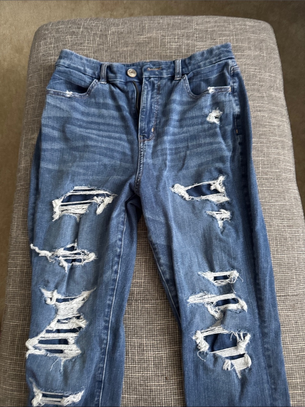 American Eagle Outfitters High-Rise Distressed Jeans - Blue
